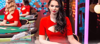 Bàn baccarat live dealer tại casino trực tuyến taixiu cho người dùng Việt Nam